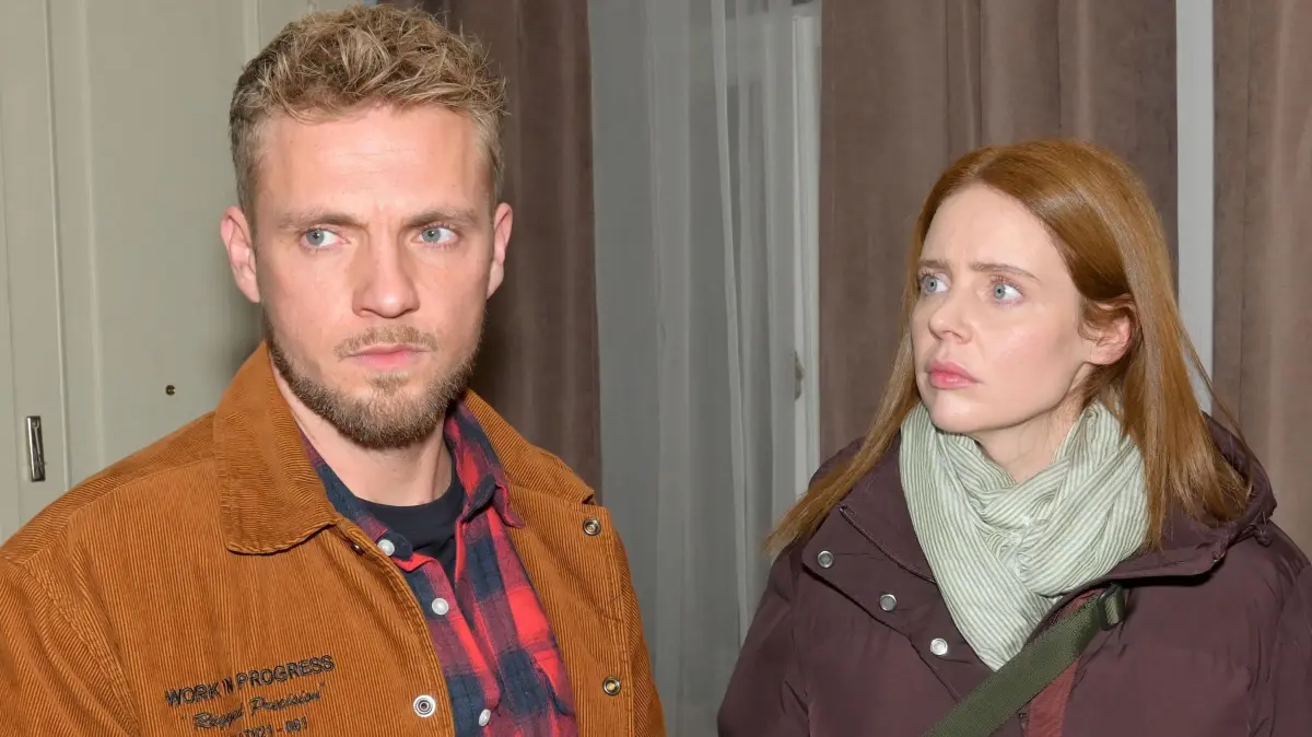 Toni (Olivia Marei) will von Paul (Niklas Osterloh) endlich die Wahrheit über Erik wissen.