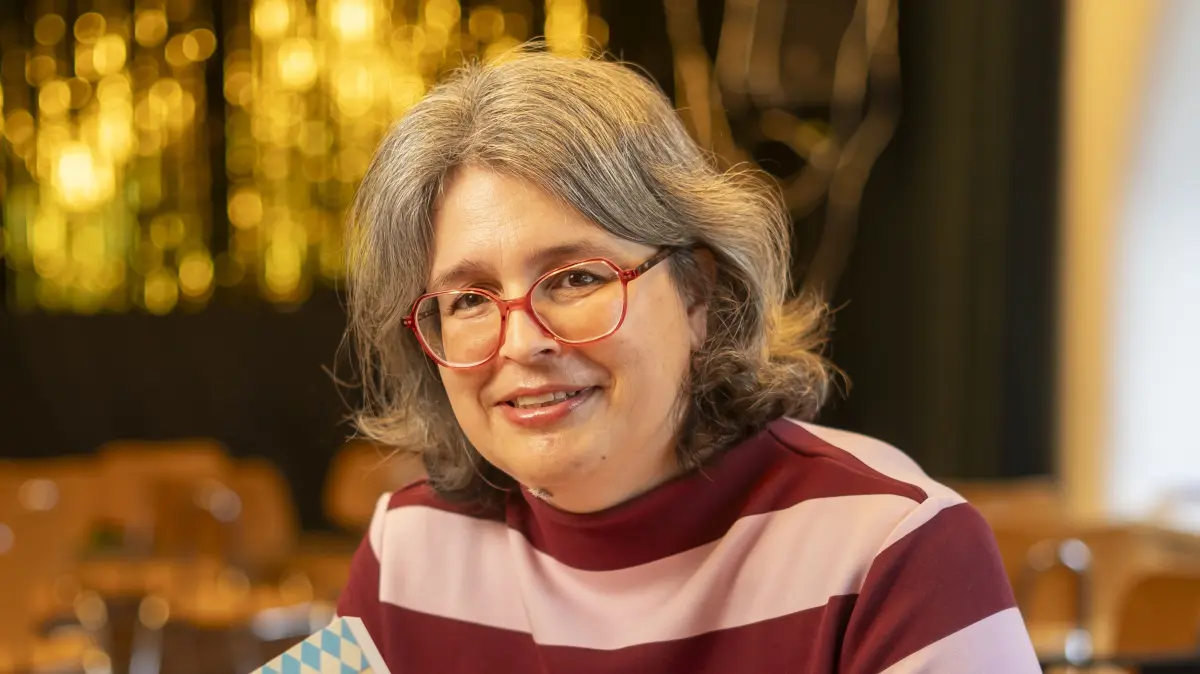 Coco Eberhardt. Autorin aus dem Landkreis Neu-Ulm: Buchneuerscheinung Gmeiner-Verlag. "Knödelmord im Sperrbezirk" (Münchenkrimi)