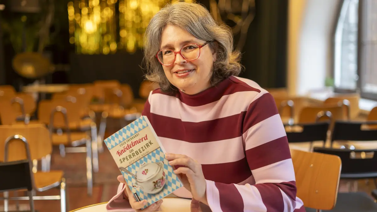 Coco Eberhardt. Autorin aus dem Landkreis Neu-Ulm: Buchneuerscheinung Gmeiner-Verlag. "Knödelmord im Sperrbezirk" (Münchenkrimi)