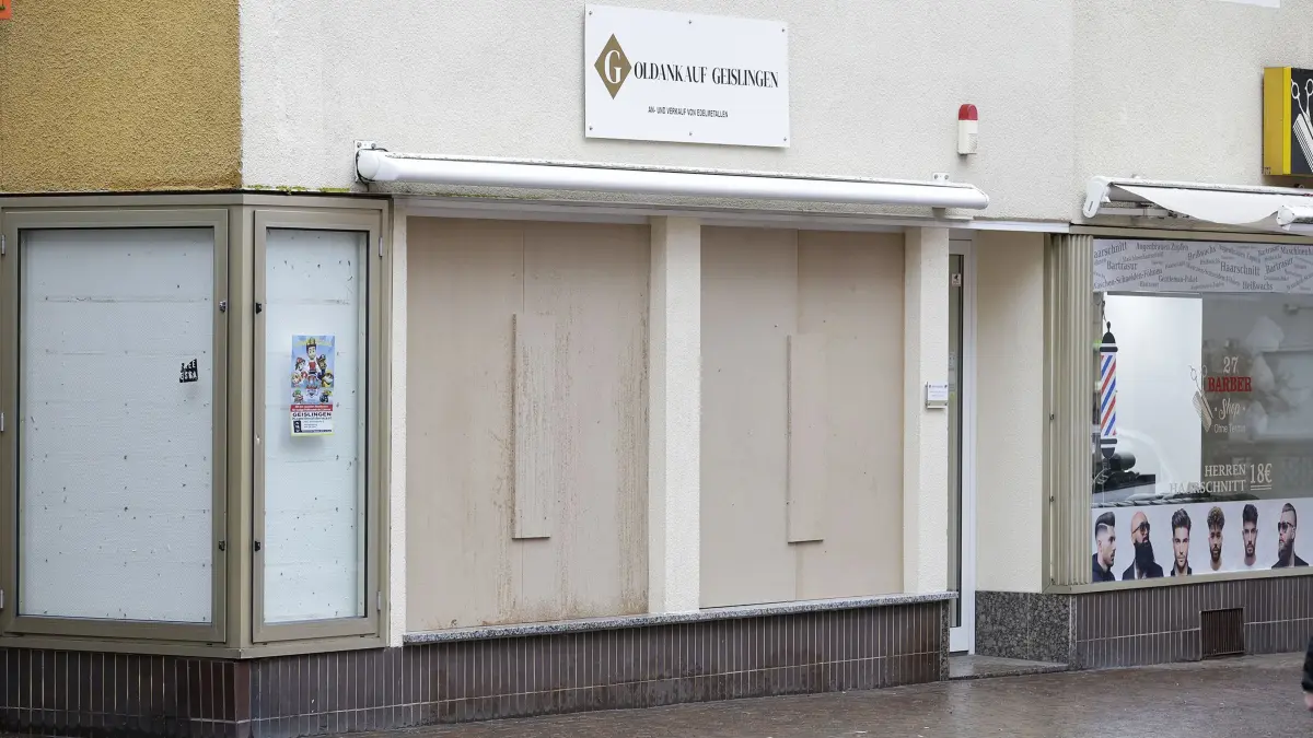 Einbruch in Juwelier / Goldhandlung in der geislinger Fußgängerzone.: Einbruch in Juwelier / Goldhandlung in der geislinger Fußgängerzone.