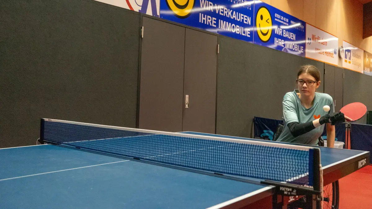 Jana Spegel trainiert im Tischtenniszentrum Böblingen. Die 22-Jährige studiert in Tübingen und ist in ihrer Wettkampfklasse die Nummer drei der Weltrangliste im Para-Tischtennis.