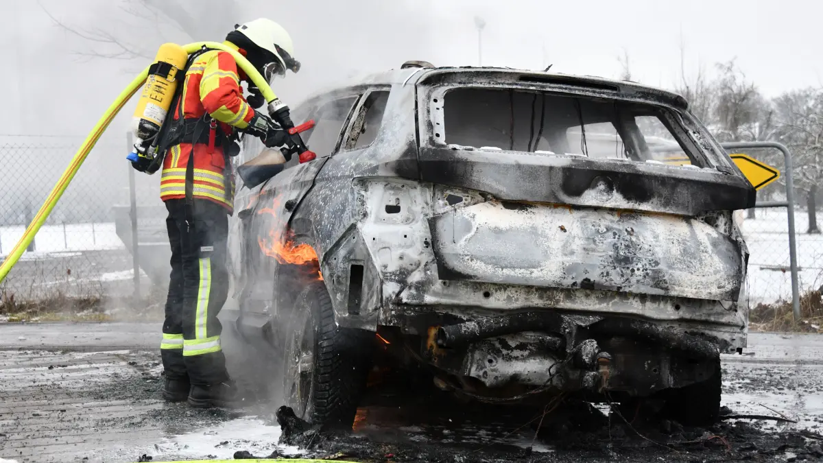 Der Skoda brannte vollständig aus.