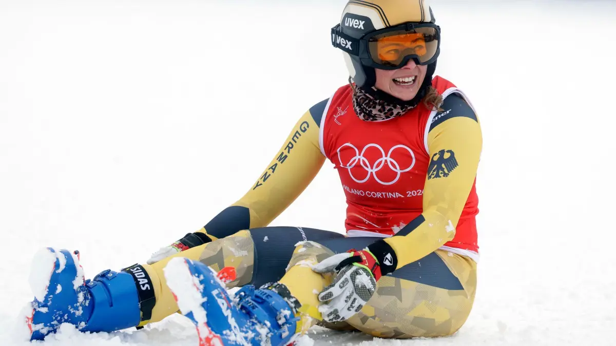 Olympische Winterspiele 2026: 20.02.2026, Italien, Livigno: Olympia, Olympische Winterspiele Mailand Cortina 2026, Ski Freestyle, Ski Cross, Frauen, Finale, Daniela Maier (Deutschland) jubelt über ihren Sieg. Foto: Oliver Weiken/dpa +++ dpa-Bildfunk +++