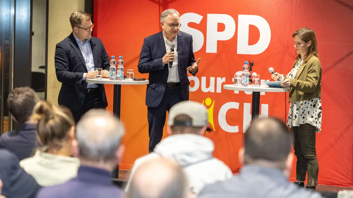 Salach Stauferlandhalle SPD-Spitzenkandidat Andreas Stoch und Bundesminister Carsten Schneider