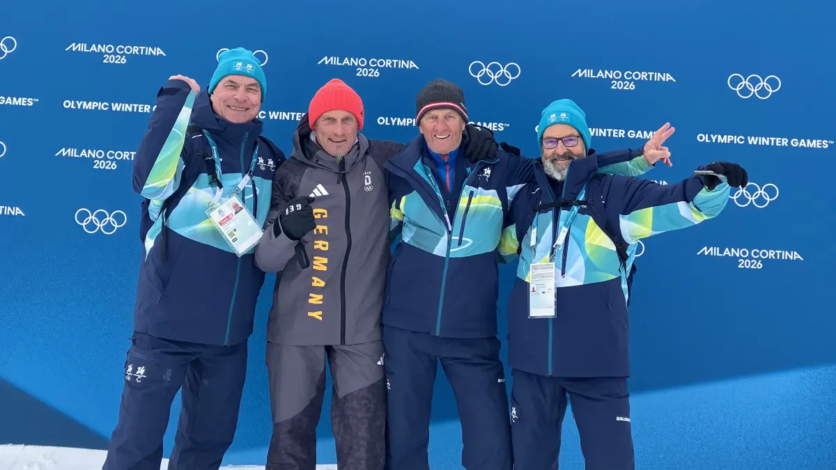 Von links: Christoph Stephan (Volontär Team 26), Roland Schmauder (Skitechniker der deutschen Biathlonmannschaft), Theo Moser (verantwortlich für die Werbeflächen im Stadion und an der Strecke) sowie Hans-Joachim Klug (Volontär Team 26).