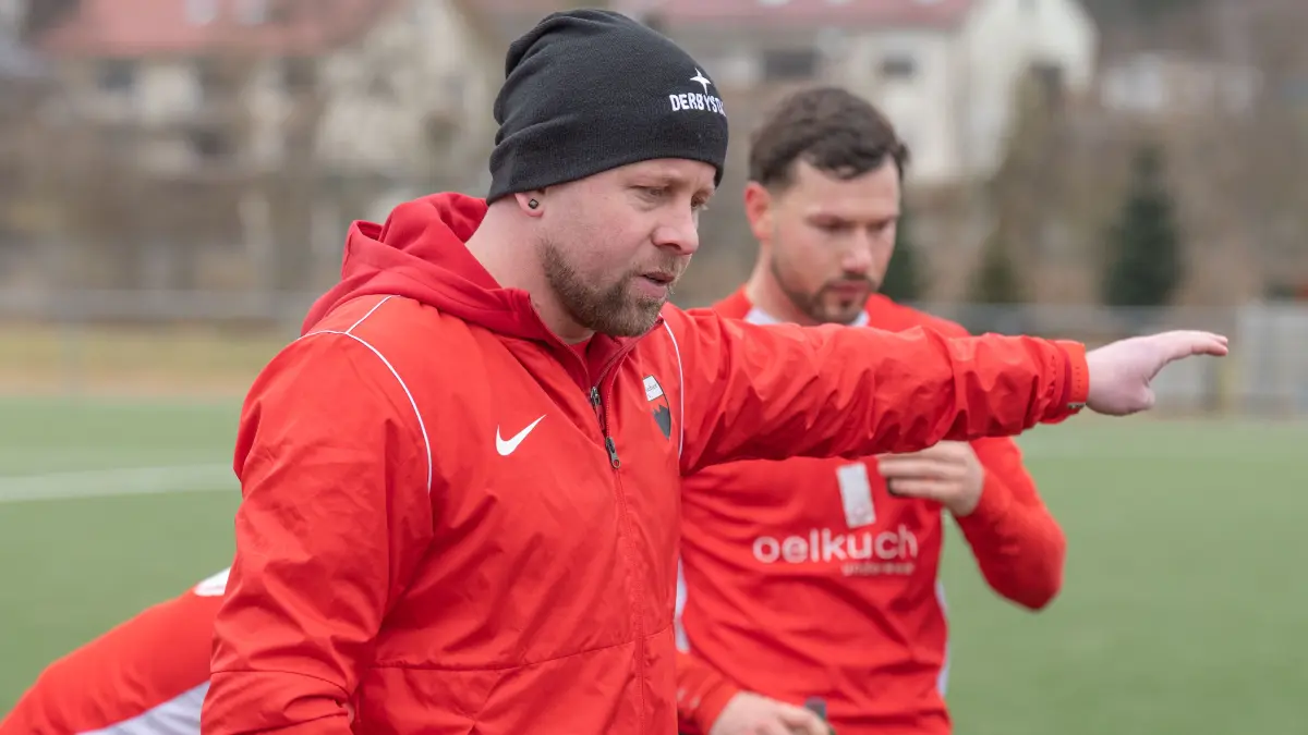 Stefan Bach (Trainer) (TSV Harthausen/Scher) gibt Anweisungen nach der schwachen 1.Halbzeit
GER, Fussball, Testspiel Saison 2025/2026, TSV Harthausen/Scher vs. Spfr Hundersingen Foto: Eibner-Pressefoto / Eky Eibner