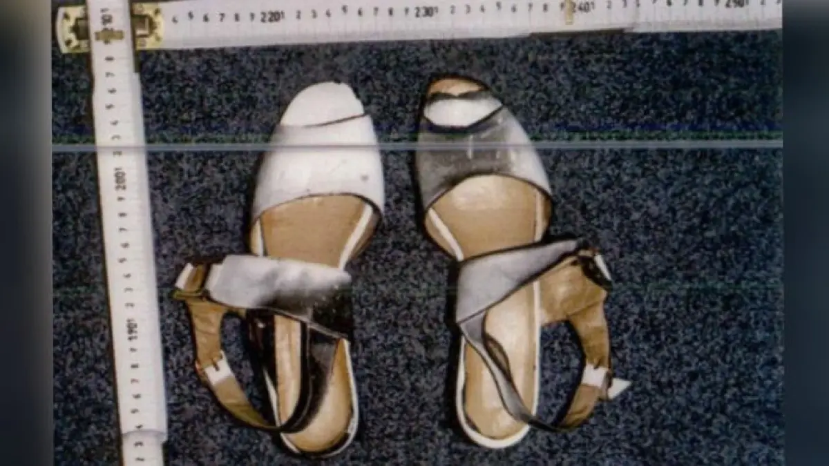 Schuhe des Opfers.