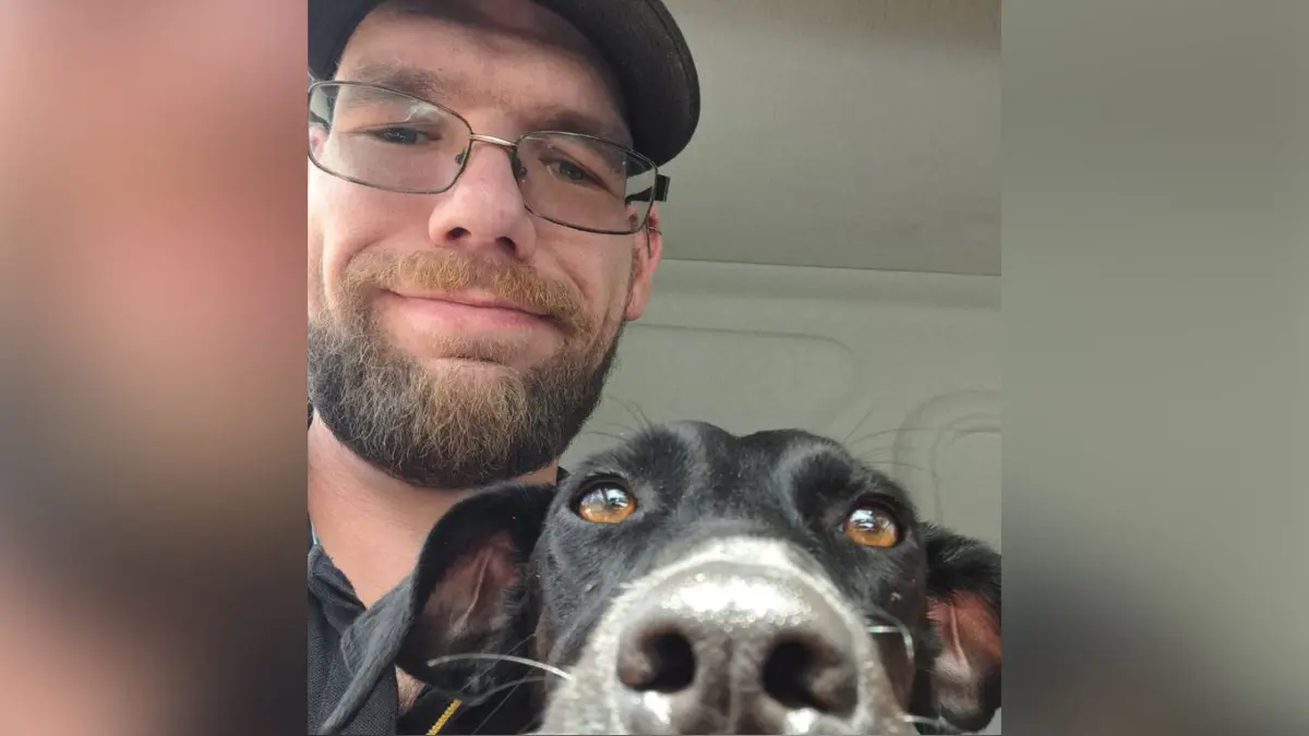 Tobias aus Starzach will leben. Hier auf dem Bild mit seiner Hündin Tiffany.
