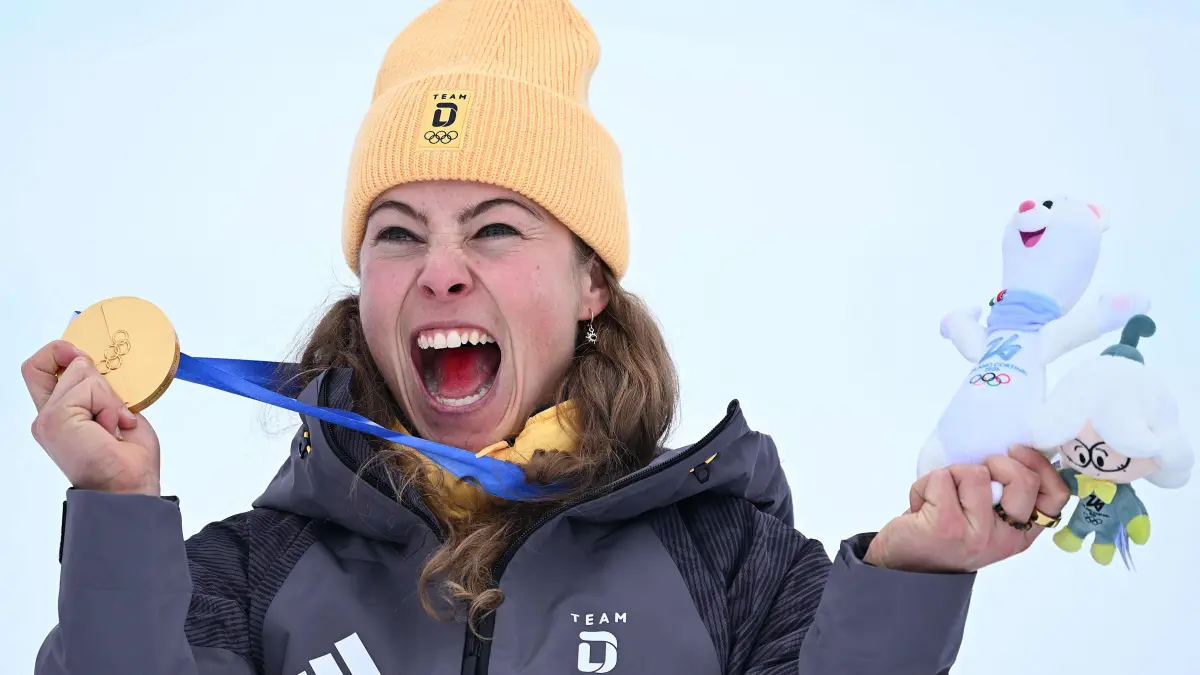 776395577: Gold medallist Germany's Daniela Maier poses on the podium after the freestyle skiing women's ski cross final during the Milano Cortina 2026 Winter Olympic Games at Livigno Snow Park, in Livigno (Valtellina), on February 20, 2026. (Photo by Kirill KUDRYAVTSEV / AFP)