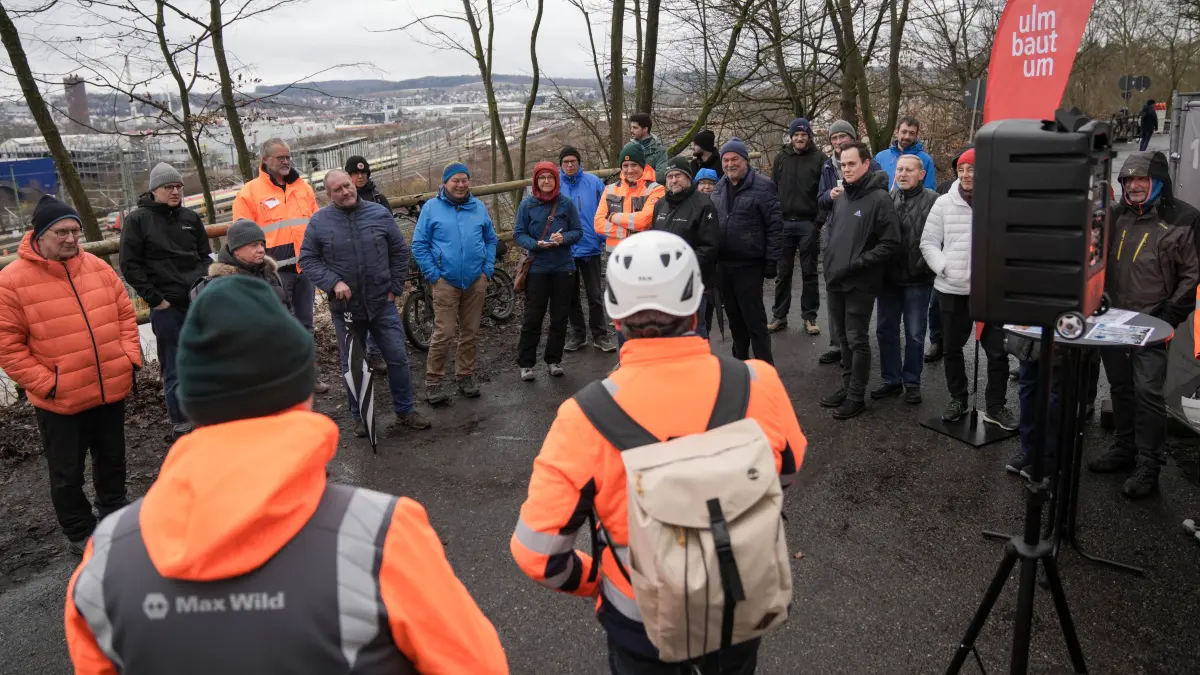 Baustellensprechstunde auf der Baustelle zum Blaubeurer-Tor-Tunnel und Abbruch der Wallstraßenbrücke