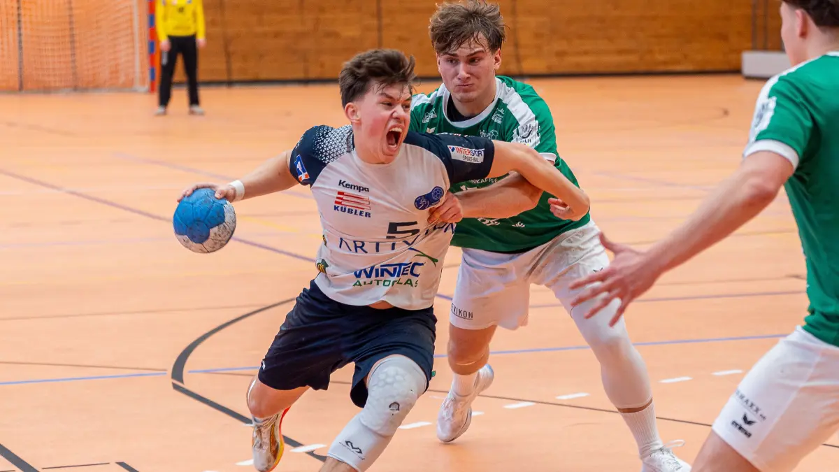 Fabian Lissy (li.) und die JSG Balingen-Weilstetten mussten sich der HSG Dutenhofen geschlagen geben.