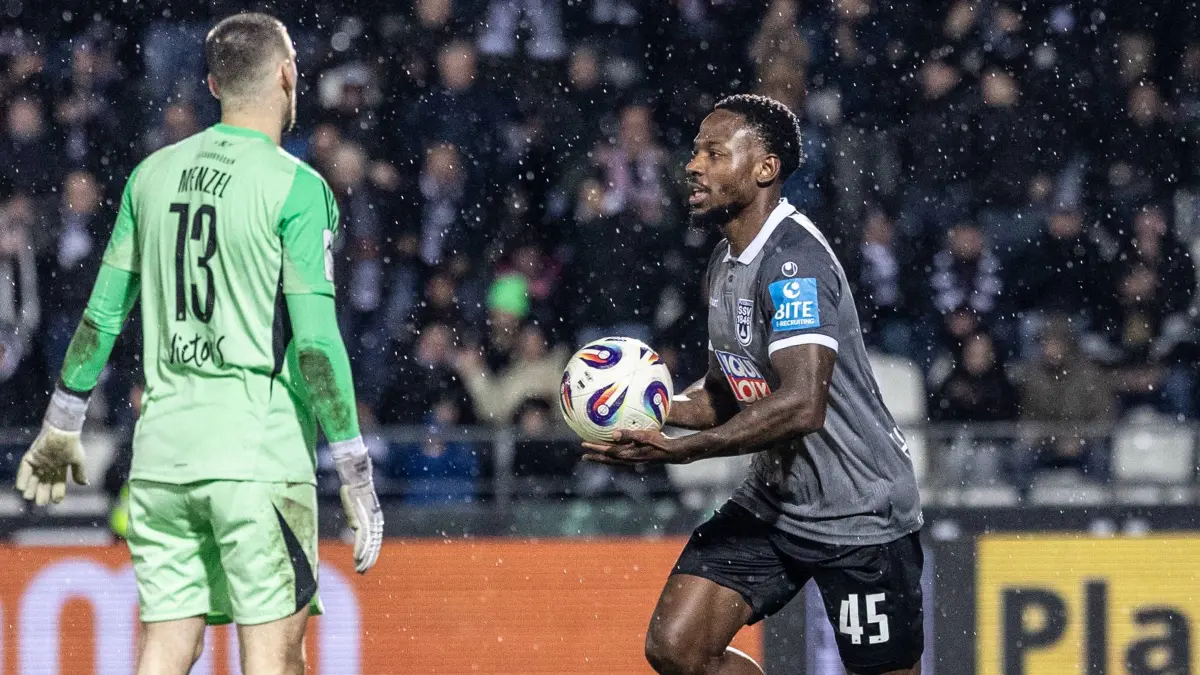 Fussball, Saison 2025/2026, 3. Liga, Donaustadion Ulm, 25. Spieltag, SSV Ulm 1846 Fußball - 1. FC Saarbrücken, 21.02.2026: Fussball, Saison 2025/2026, 3. Liga, Donaustadion Ulm, 25. Spieltag, SSV Ulm 1846 Fußball - 1. FC Saarbrücken, 21.02.2026 21.02.2026, Fussball, Saison 2025/2026, 3. Liga, Donaustadion Ulm, 25. Spieltag, SSV Ulm 1846 Fußball - 1. FC Saarbrücken, 21.02.2026, Fussball, Saison 2025/2026, 3. Liga, Donaustadion Ulm, 25. Spieltag, SSV Ulm 1846 Fußball - 1. FC Saarbrücken, Torjubel Jubel Freude nach Treffer Tor Torschuss zum 1:1 durch 45 Streli Mamba SSV Ulm 1846 Fußball Foto: Lucca Fundel Ulm Donaustadion Baden-Württemberg Deutschland *** Football, Season 2025 2026, 3 Liga, Donaustadion Ulm, 25 Matchday, SSV Ulm 1846 Football 1 FC Saarbrücken, 21 02 2026 21 02 2026, Football, Season 2025 2026, 3 Liga, Donaustadion Ulm, 25 Matchday, SSV Ulm 1846 Football 1 FC Saarbrücken, 21 02 2026, Football, Season 2025 2026, 3 Liga, Donaustadion Ulm, 25 Matchday, SSV Ulm 1846 Soccer 1 FC Saarbrücken, Goal celebration joy after goal Goal shot to 1 1 by 45 Streli Mamba SSV Ulm 1846 Soccer Photo Lucca Fundel Ulm Donaustadion Baden Württemberg Germany