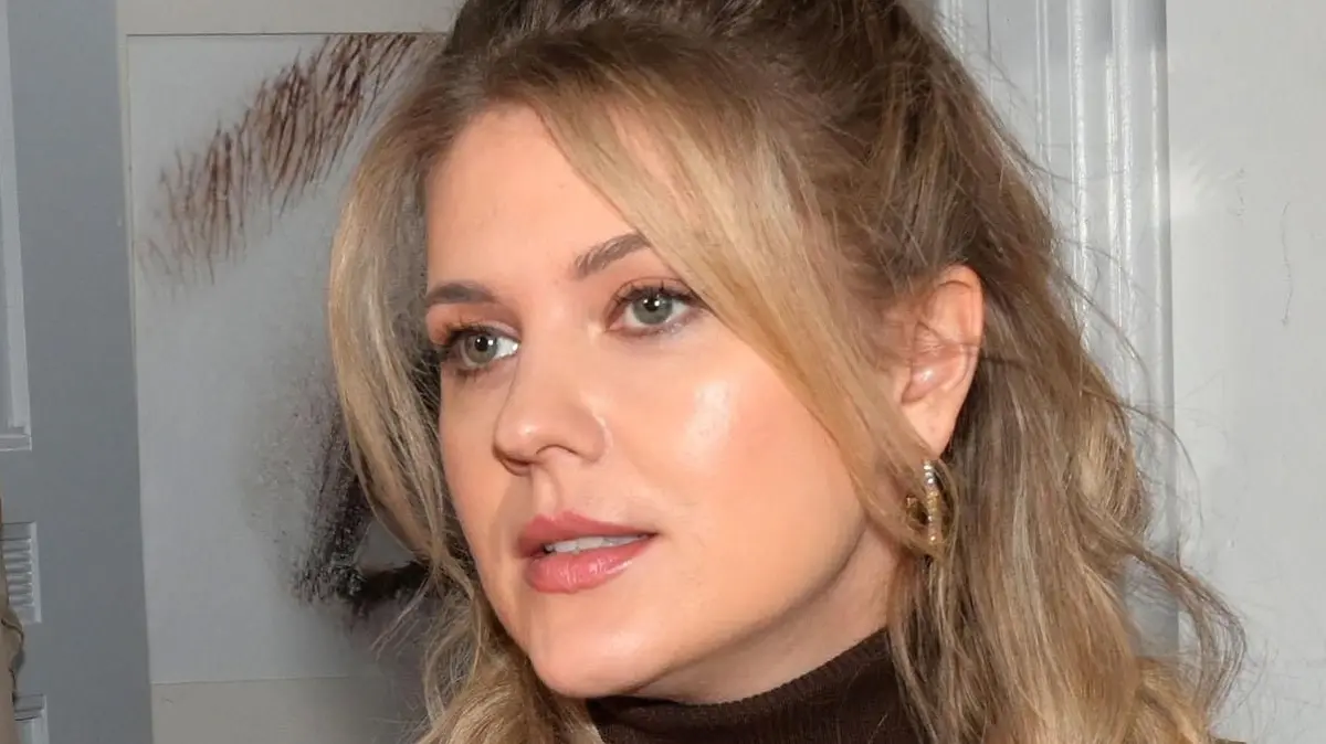 Alicia (Josefin Bressel) verzweifelt an ihrer Arbeitslosigkeit.