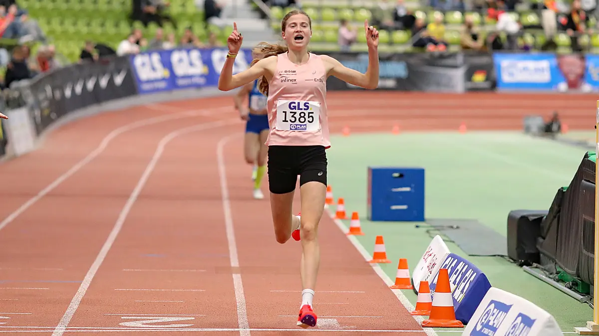 Den 3000-Meter-Lauf der weiblichen U20 dominierte die 18-jährige Julia Ehrle nach Belieben.