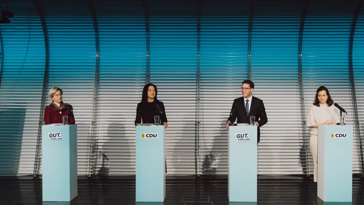 Landeswirtschaftsministerin Nicole Hoffmeister-Kraut, Bundeswirtschaftsministerin Katherina Reiche, CDU-Spitzenkandidat Manuel Hagel und Grupp-Mitgeschäfsführerin Bonita Grupp) (v.l.n.r.)