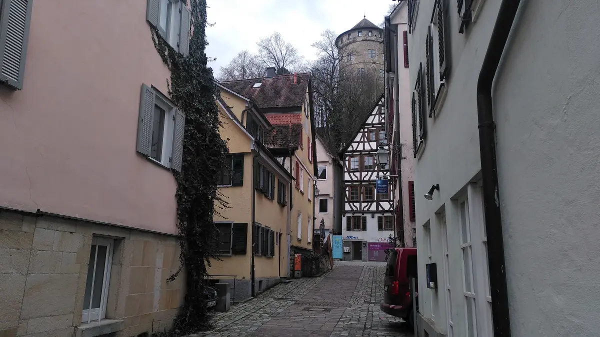 Blick durchs Neugäßle Richtung Haaggasse. Links das einzige Haus mit der Adresse Neugäßle.