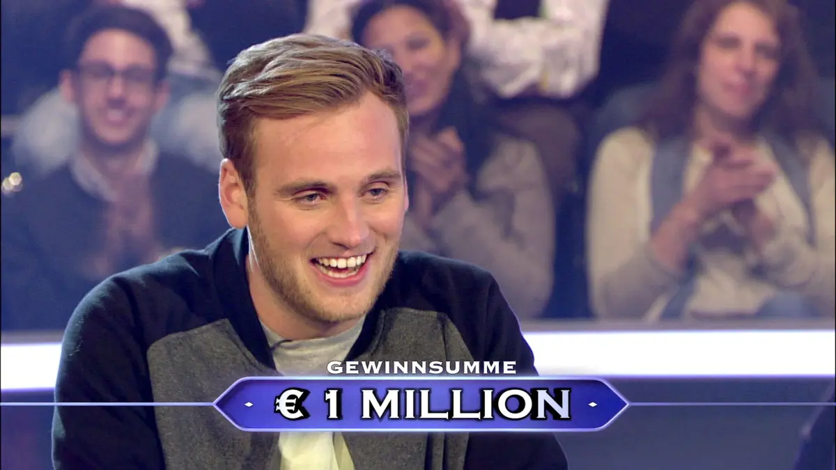 HANDOUT - Leon Windscheid aus Münster beantwortet die 1-Million-Frage in der RTL-Sendung "Wer wird Millionär?" (undatierte Aufnahme). Foto: RTL/dpa - ACHTUNG: Nur zur redaktionellen Verwendung, nur in Zusammenhang mit der aktuellen Berichterstattung und nur bei Nennung der vollständigen Quelle: Foto: RTL/dpa (zu dpa Günther Jauch macht Mann aus Münster zum Millionär vom 07.12.2015) +++ dpa-Bildfunk +++
