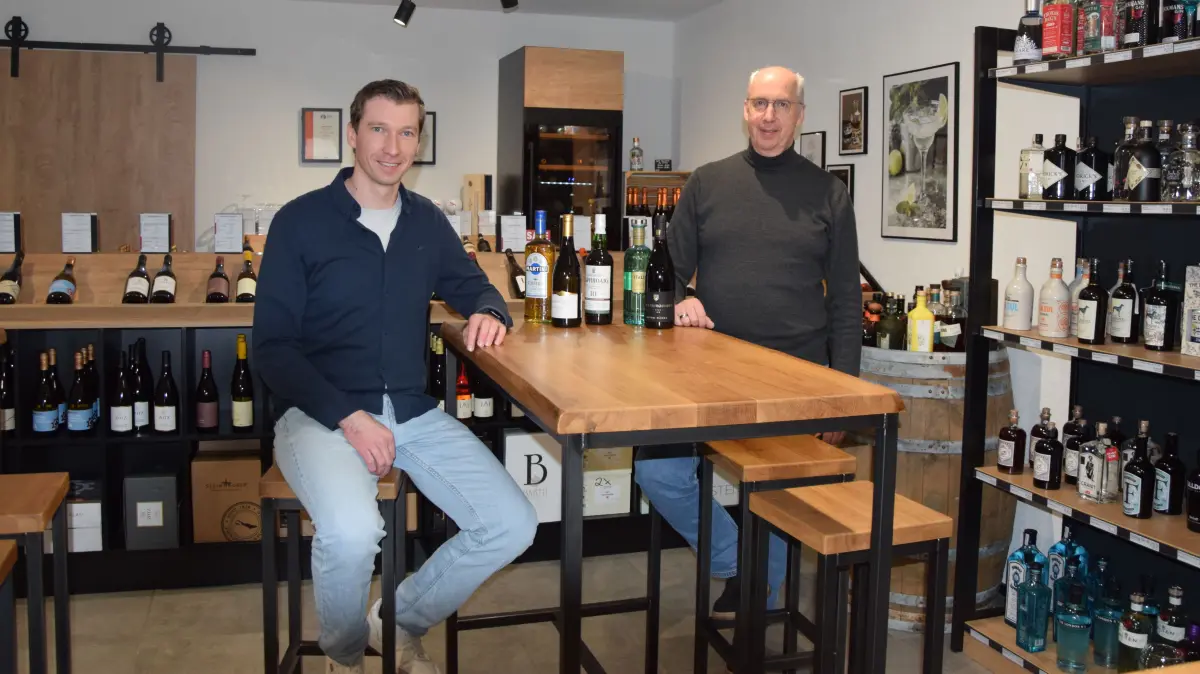 Marcel Schmitt und sein Vater Volker Schmitt stellen das Tasting-Konzept vor.