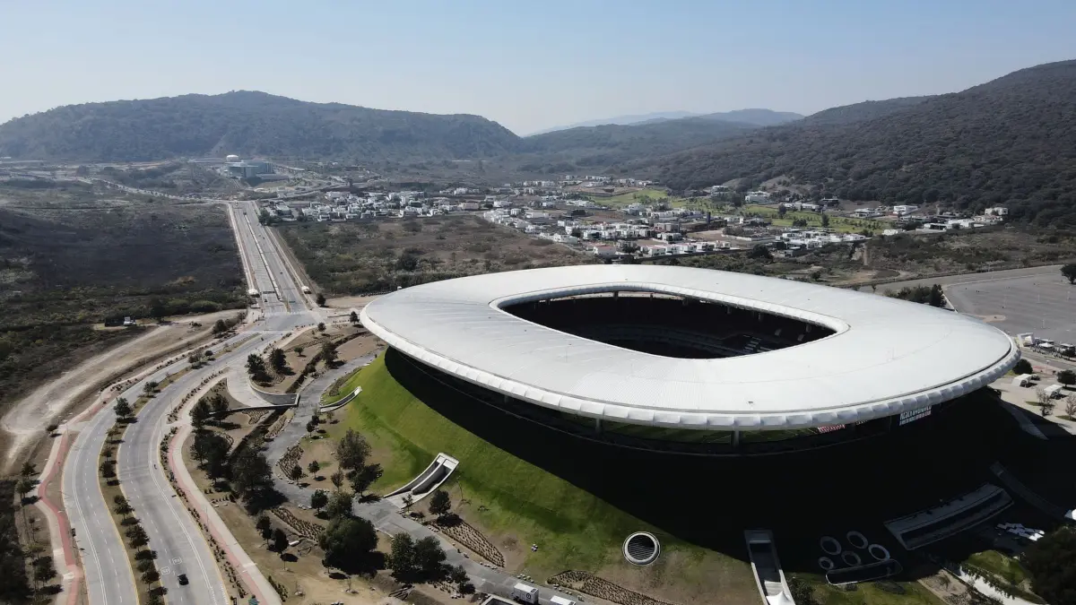 Akron-Stadion in Mexiko: 24.02.2026, Mexiko, Guadalajara: Das Akron-Stadion, Austragungsort der FIFA Fussball-Weltmeisterschaft 2026, steht in Guadalajara, Mexiko. Foto: Marco Ugarte/AP/dpa +++ dpa-Bildfunk +++