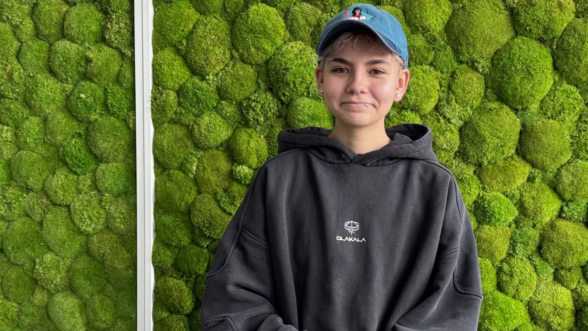 Die 19-jährige Loo Elena Krein kandidiert für die Linken für den Landtag in Baden-Württemberg.