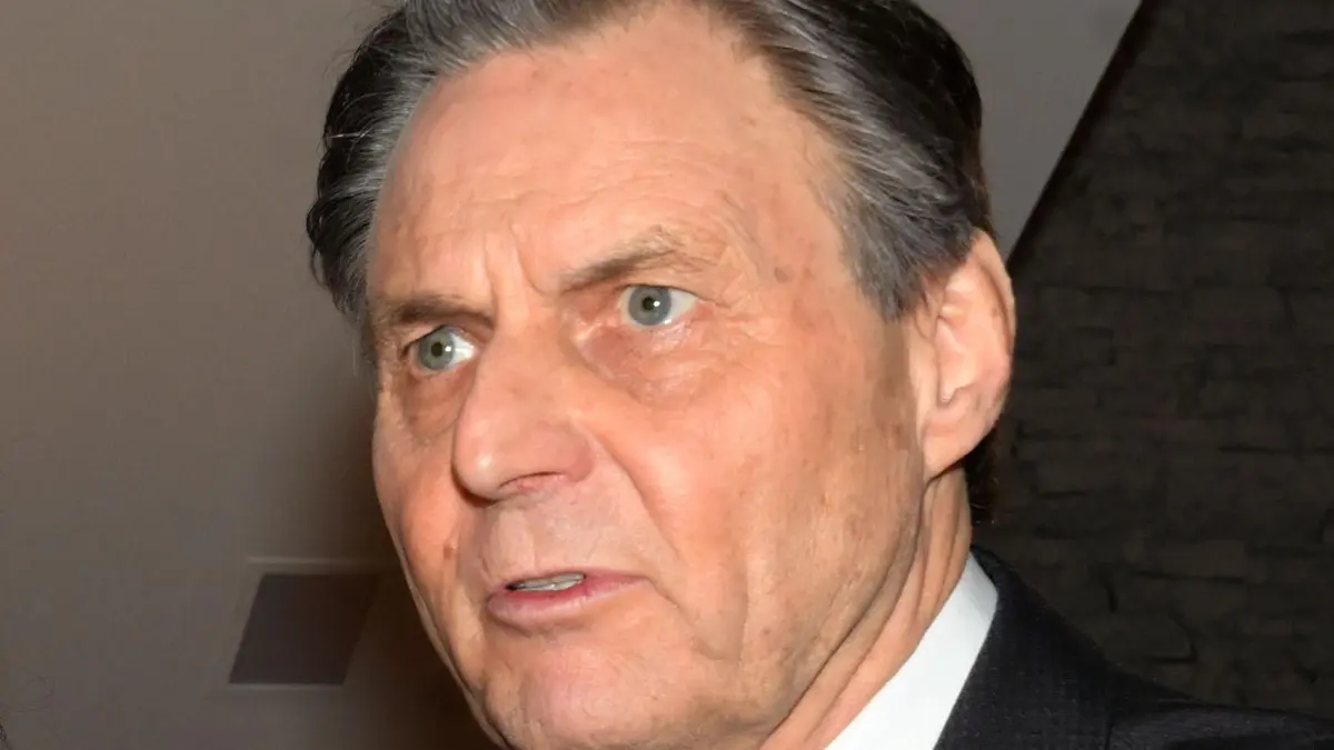 Jo Gerner (Wolfgang Bahro) will Zoe ins Gefängnis bringen.