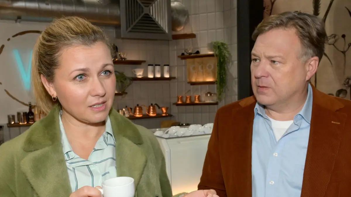 Sabine (Jessica Boehrs) und Ludger (André Mann) durchleben eine schwere Ehekrise.