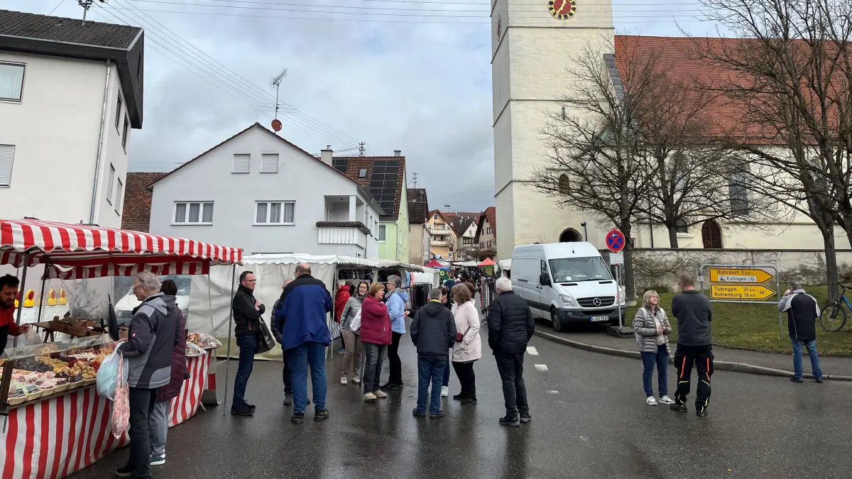 Rund 30 Händler sind zum Krämermarkt gekommen, einige von Ihnen loben das Marktevent kräftig.