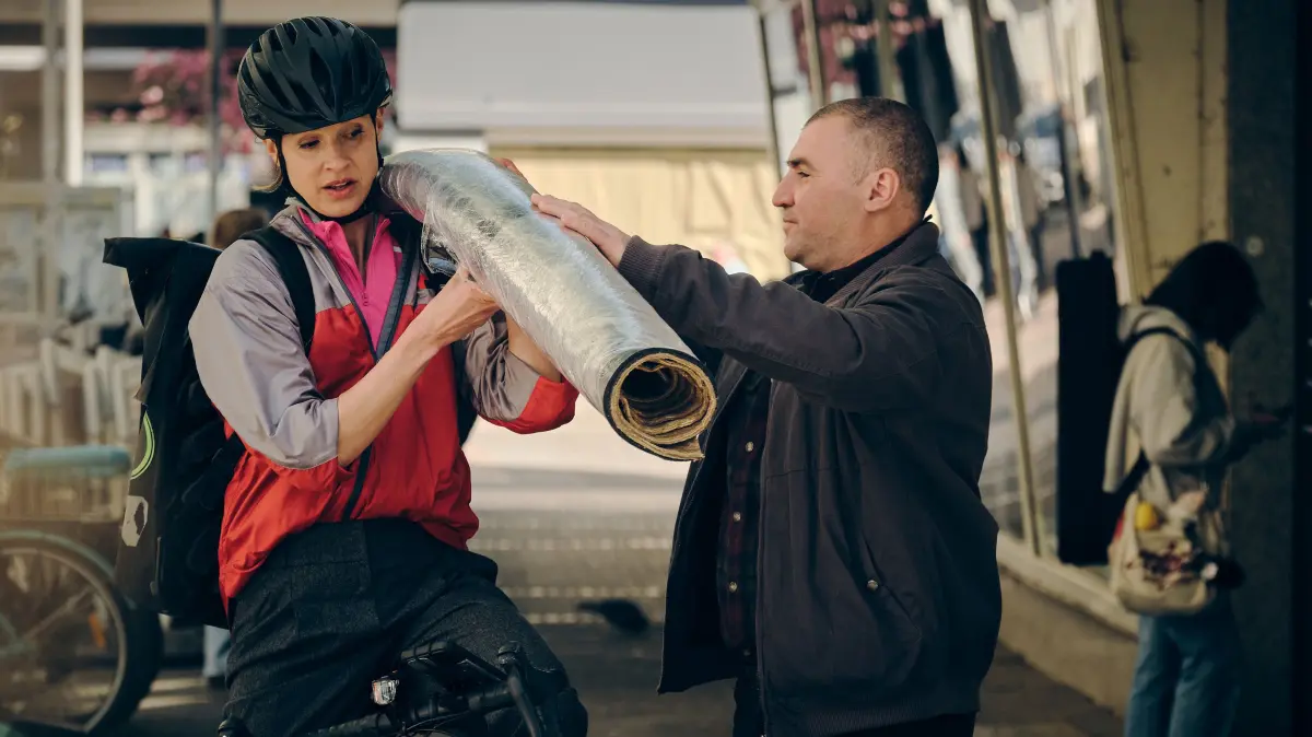 Johanna Stern (Lisa Bitter) ermittelt undercover als Fahrradkurierin.