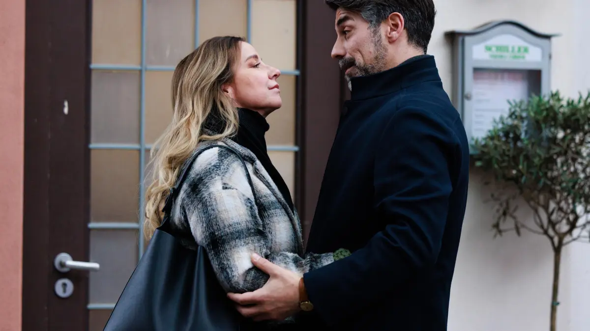 Im Gegensatz zu Ferhat (Harun Yidirim) bezweifelt Ute (Isabell Hertel), dass Dana keine Gefühle mehr für ihn hat.