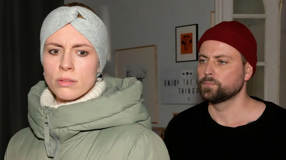 John (Felix von Jascheroff) ist entsetzt, als er von Zoe (Lara Dandelion Seibert) erfährt, dass Clara verschwunden ist.