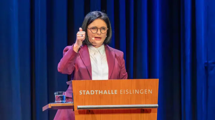 Einspruch beschneidet vorerst die Macht des Wahlsiegers