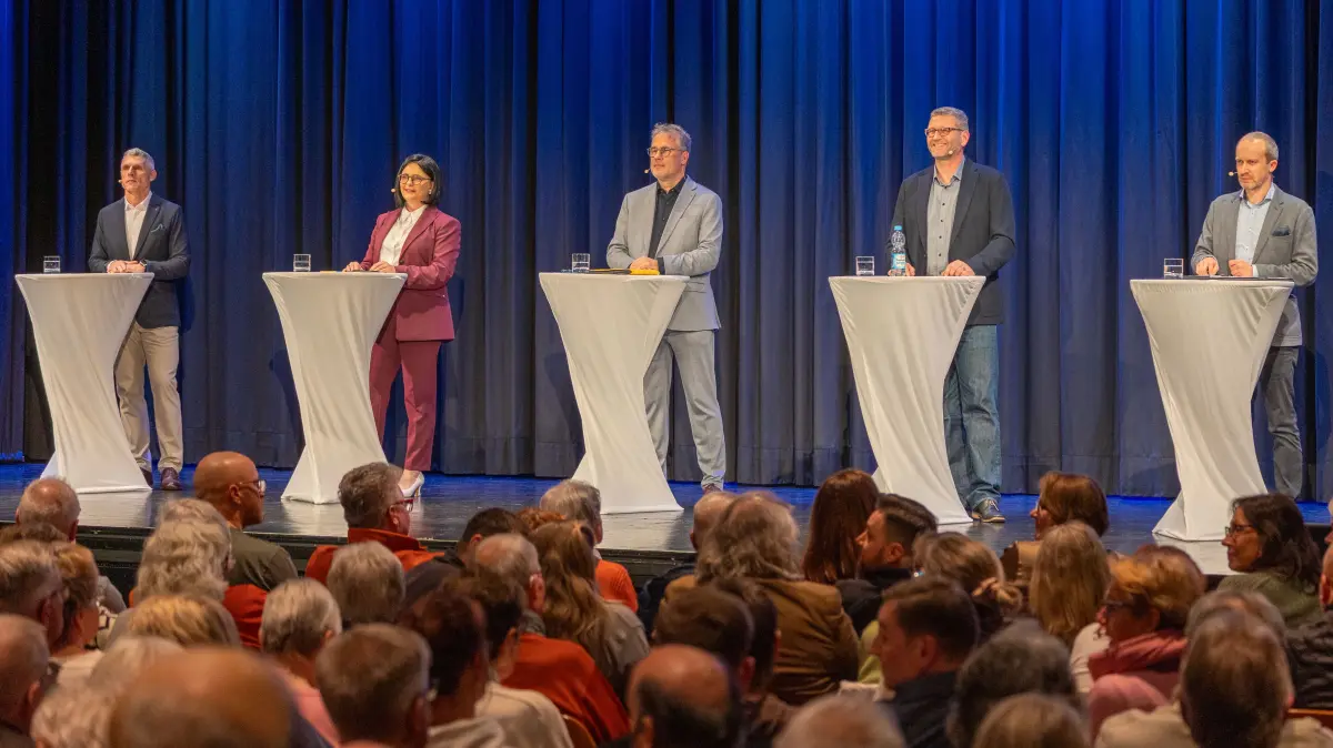 Andreas Cerrotta, Anja Sauer, Oliver Marzian, Uwe Reik, Ralph Kraus
OB-Wahl Eislingen - Kandidatenvorstellung, Stadthalle Eislingen, Kronenplatz, 73054 Eislingen, 24.02.2026 - 18:30 Uhr,
Foto: PhotoPeet / Event- & Sportfotografie / Peter Harich