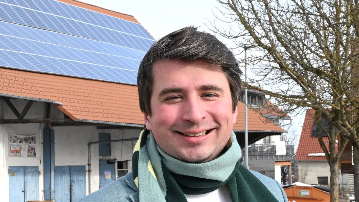 Tobias Hocke-Beck bei einem Wahlkampftermin auf einem Bauernhof in Ingstetten.