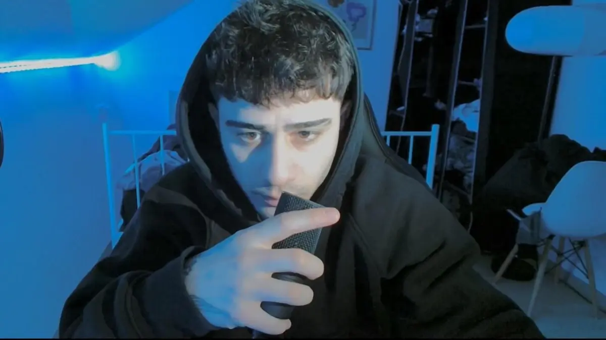 Serkan Cosar alias kidlony schreibt, singt und produziert seine Songs selbst.