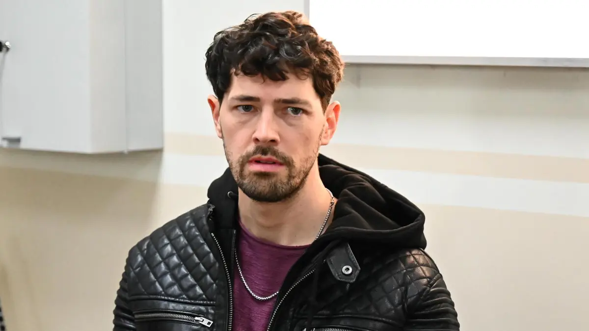Nach dem Bekanntwerden von Jans Millionen-Erbe verliert Mika Köster (Daniel Noah) völlig die Fassung – und Imani erlebt einen schockierenden Moment.