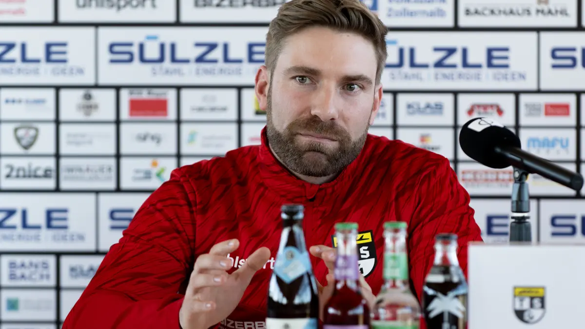 TSG Balingen Fussball, Pressetermin, Trainervorstellung fuer die neue Saison, Fussball, Saison 2025/2026, 25.02.2026,: Jonathan Annel, (TSG Balingen, Geschaeftsfuehrer),
TSG Balingen Fussball, Pressetermin, Trainervorstellung fuer die neue Saison, Fussball, Saison 2025/2026, 25.02.2026,
Eibner-Pressefoto/Andreas Ulmer