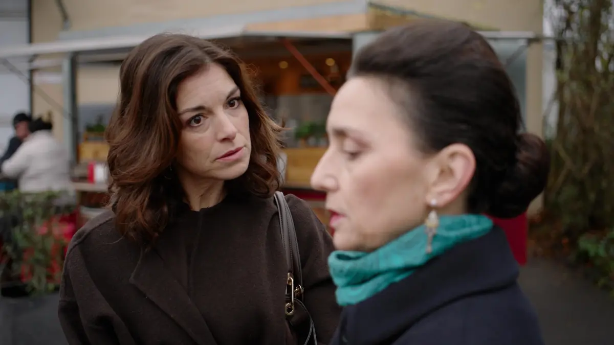 Simone Steinkamp (Tatjana Clasing) stellt Tochter Gabriella Perez (Bianca Hein) wegen Kilian Reichenbach (Marc Dumitru) vor eine folgenschwere Entscheidung.