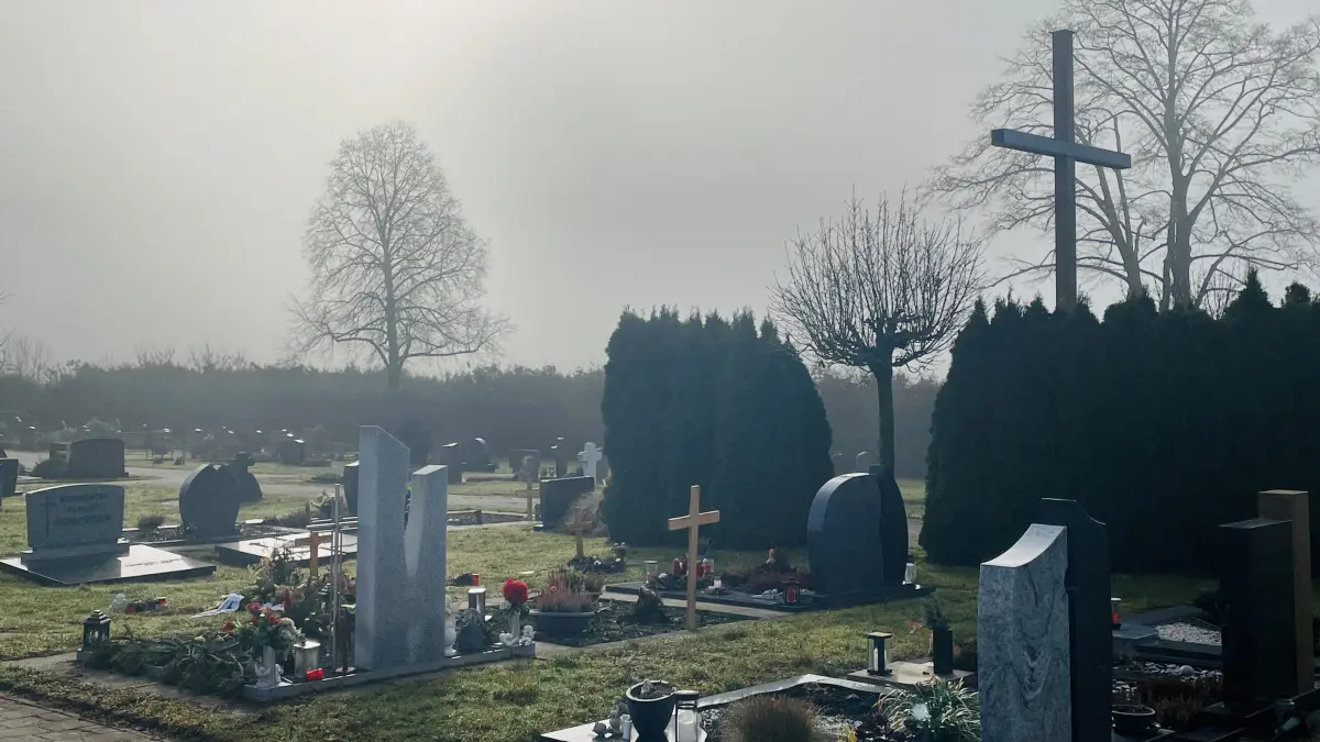 Wenn ein Mensch stirbt, ist das für die Hinterbliebenen eine emotionale Ausnahmesituation - in der freilich viele Entscheidungen zu treffen sind. Unser Foto zeigt den Friedhof in Wallhausen.