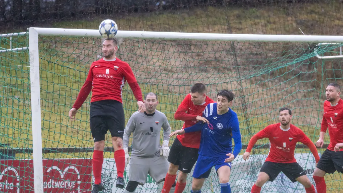 Kopfball Tim Abt (TSV Harthausen Scher, #09)
Spvgg Freudenstadt - TSV Harthausen/Scher, Fussball Landesliga, Saison 2025/2026, 21.02.26
Foto: Eibner-Pressefoto/Thiemann Kirsten