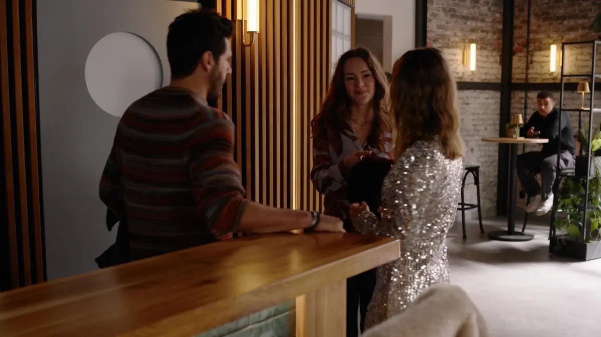 Matteo (Riccardo Angelini) mag Nathalie (Amrei Haardt, r.) leider immer noch. Emma (Luisa Binger)