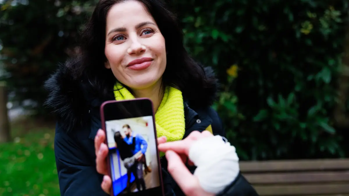 Sina (Valea Scalabrino) arbeitet sich an Micaela ab, die nicht leicht zufriedenzustellen ist.