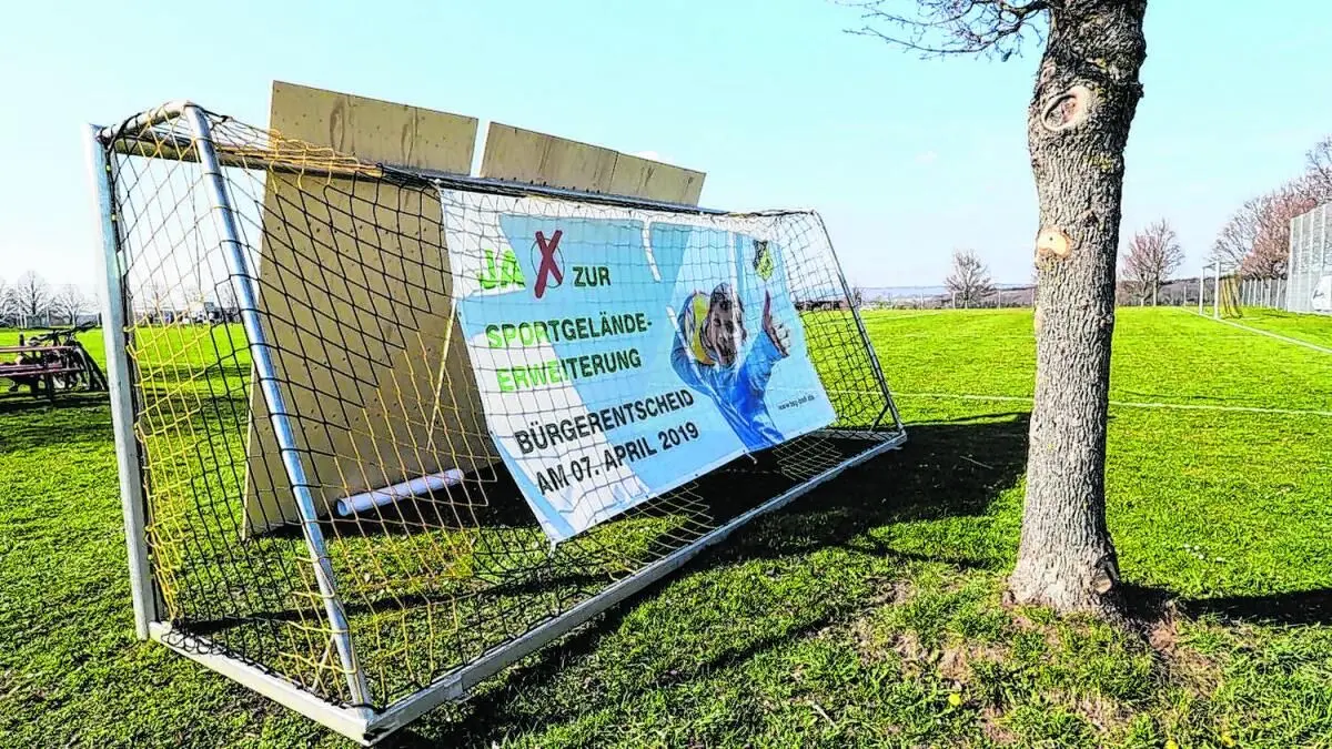 Zell Sportplatz Archivbild vor Bürgerentscheid
