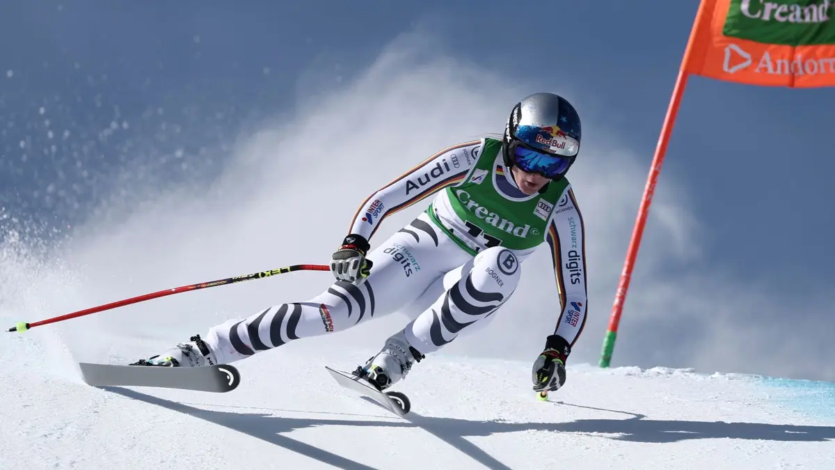 Ski-Weltcup in Andorra: 27.02.2026, Andorra, Soldeu: Ski alpin: Weltcup, Abfahrt, Frauen: Die deutsche Emma Aicher rast die Strecke hinunter. Foto: Gabriele Facciotti/AP/dpa +++ dpa-Bildfunk +++