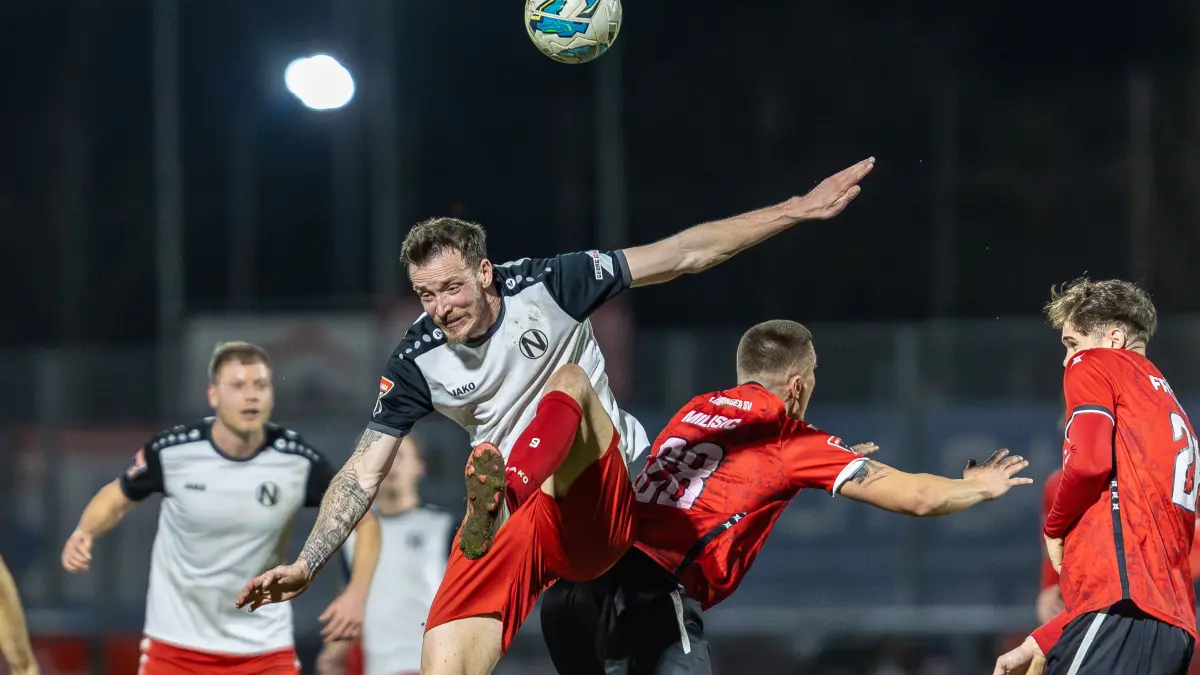 GER, 1. Goeppinger SV vs. 1.FC Normannia Gmuend, Fussball, Oberliga BW, 21. Spieltag, Spielzeit 2025/2026, 27.02.2026: Zweikampf zwischen Alexander Aschauer (1.FC Normannia Gmuend #09) Torschuetze Filip Milisic (1. Goeppinger SV, #28),
GER, 1. Goeppinger SV vs. 1.FC Normannia Gmuend, Fussball, Oberliga BW, 21. Spieltag, Spielzeit 2025/2026, 27.02.2026,
Foto: Eibner-Pressefoto/Jani Pless