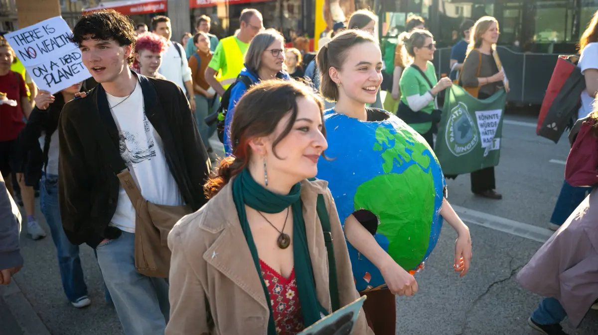Klimademo in Tübingen, Streik, Demonstration, Erde, Klimaerwärmung, Erderwärmung, Fridays for Future