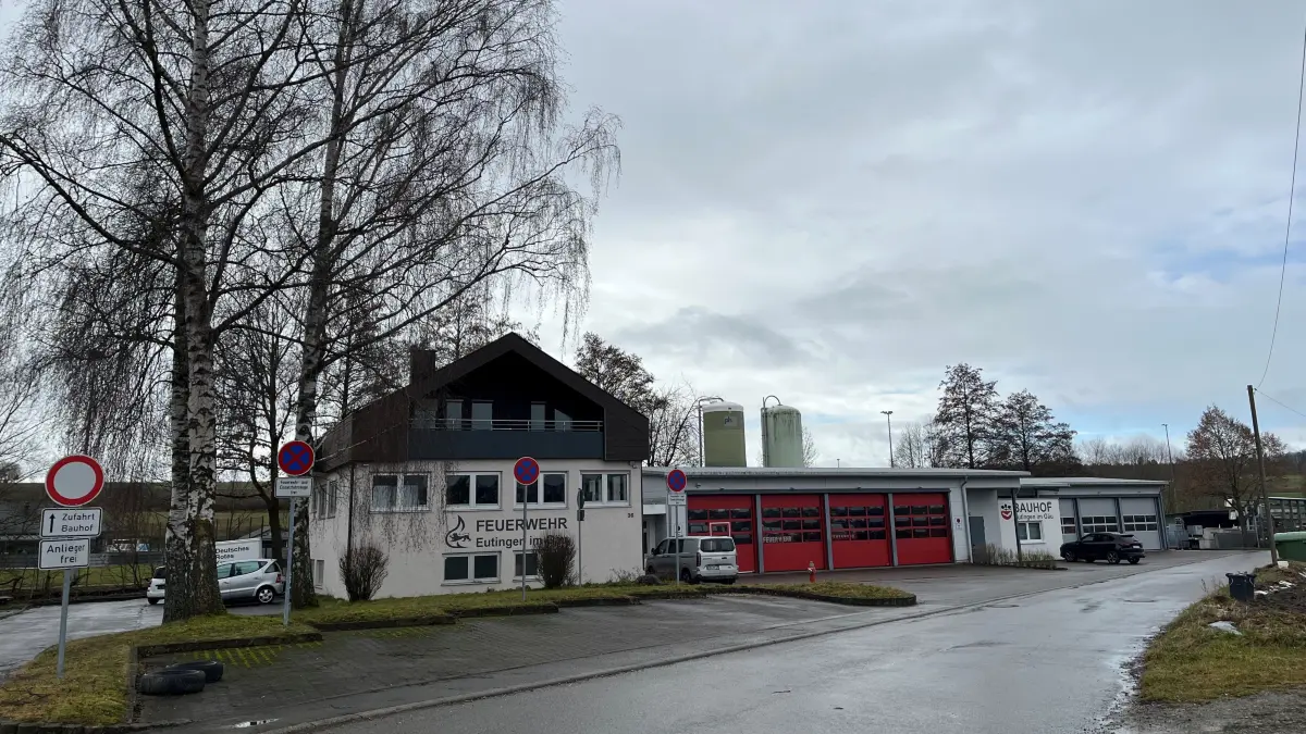 Anlaufpunkt in düsteren Zeiten - vor allem beim anhaltenden Stromausfall: Das Eutinger Feuerwehrhaus