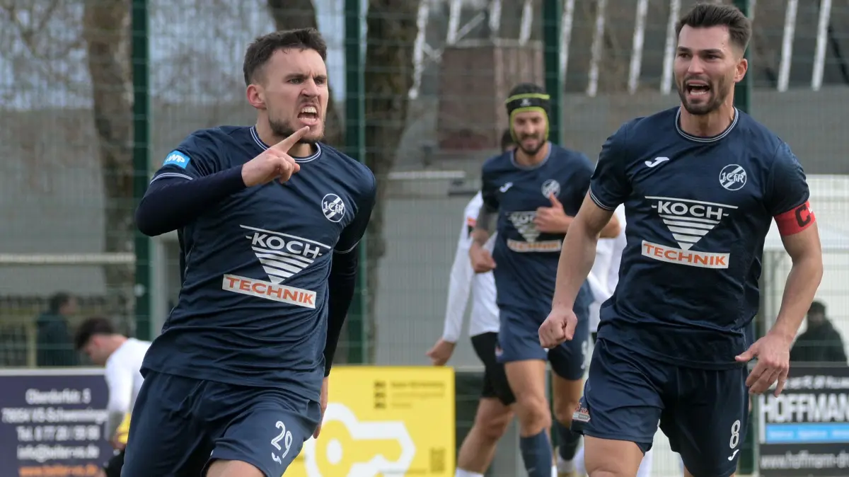 FC 08 Villingen vs. 1.CfR Pforzheim, Fussball, Oberliga BW, 21.Spieltag, Saison 2025/2026, 28.02.2026 : jubeln ueber das Tor zum 1:1 von Walter Vegelin (1.CfR Pforzheim, #29)
FC 08 Villingen vs. 1.CfR Pforzheim, Fussball, Oberliga BW, 21.Spieltag, Saison 2025/2026, 28.02.2026
Foto: Eibner-Pressefoto/Tobias Baur