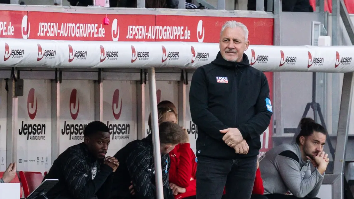 Fussball, 3.Liga, 28.02.226, Jahn Regensburg - SSV Ulm: Pavel Dotchev (SSV Ulm)
Fussball, 3.Liga, 28.02.226, Jahn Regensburg - SSV Ulm
Foto: Eibner-Pressefoto/Nikoe
