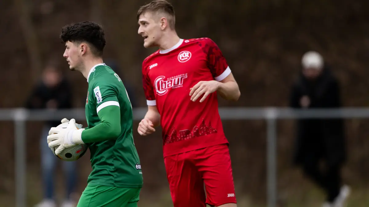 FC Rottenburg vs. SV Fellbach, Fussball, Verbandsliga Wuerttemberg, 20. Spieltag, Saison 2025/2026, 28.02.2026,: Levin Haertel (SV Fellbach, #26), hat den Bll gegen Nick Heberle (FC Rottenburg, #16),
FC Rottenburg vs. SV Fellbach, Fussball, Verbandsliga Wuerttemberg, 20. Spieltag, Saison 2025/2026, 28.02.2026,
Eibner-Pressefoto/Andreas Ulmer