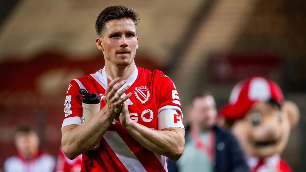 Energie Cottbus - SC Verl: 28.02.2026, Brandenburg, Cottbus: Fußball: 3. Liga, Energie Cottbus - SC Verl, 26. Spieltag, LEAG Energie Stadion. Der Cottbuser Axel Borgmann reagiert. Foto: Julius Frick/dpa - WICHTIGER HINWEIS: Gemäß den Vorgaben der DFL Deutsche Fußball Liga bzw. des DFB Deutscher Fußball-Bund ist es untersagt, in dem Stadion und/oder vom Spiel angefertigte Fotoaufnahmen in Form von Sequenzbildern und/oder videoähnlichen Fotostrecken zu verwerten bzw. verwerten zu lassen. +++ dpa-Bildfunk +++